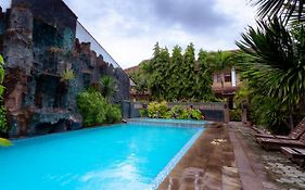 Hotel Mahkota Plengkung by ecommerceloka